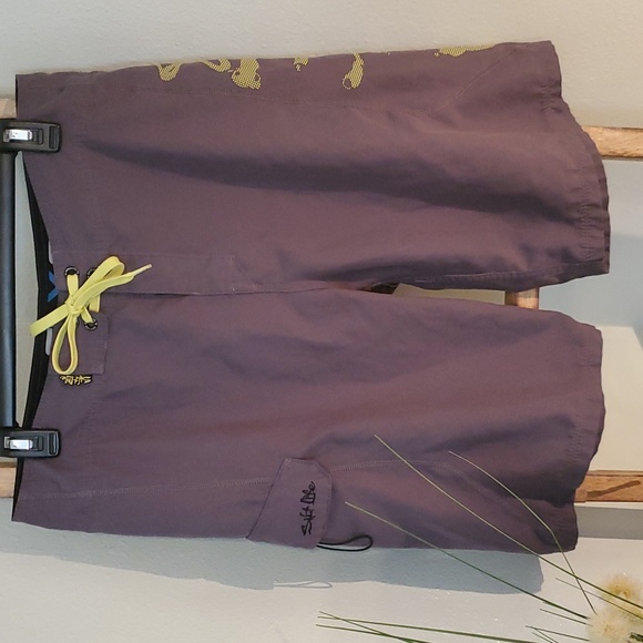 Salt Life La Vida SLX-QD Surfer Shorts - Picture 1 of 12